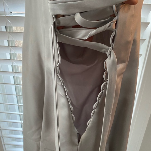 Gown - Picture 5 of 6